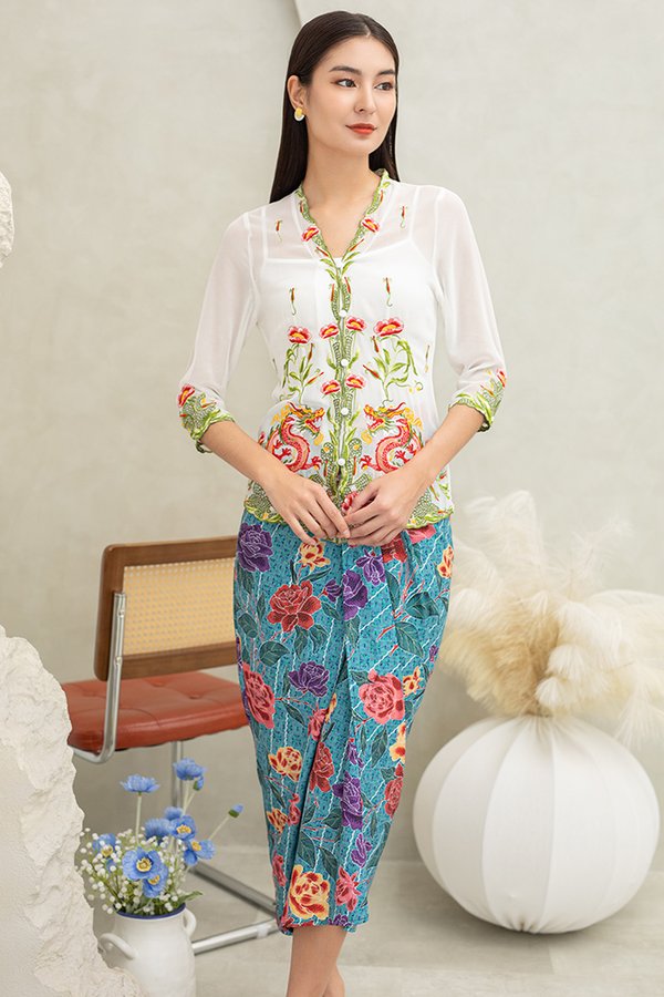 Lady Tatsu Embroidery Nyonya Kebaya (White)