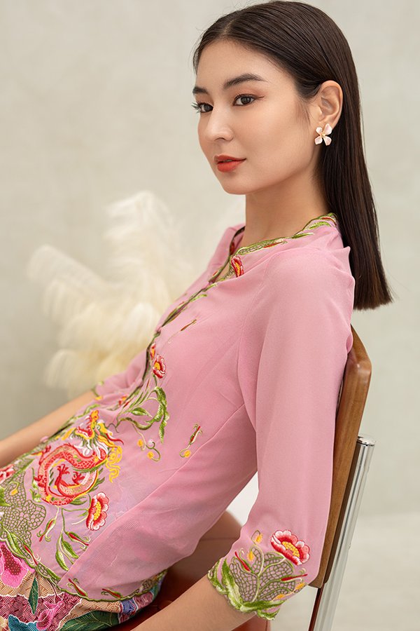 Lady Tatsu Embroidery Nyonya Kebaya (Pink)