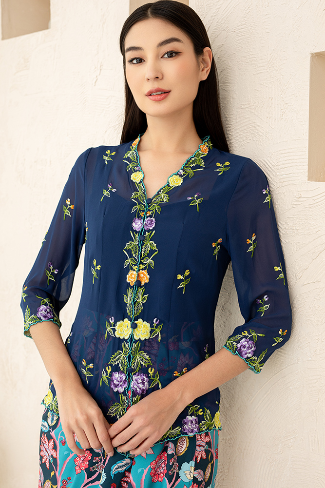 FLOWERS OF DAWN NYONYA KEBAYA (NAVY) | Faire Belle