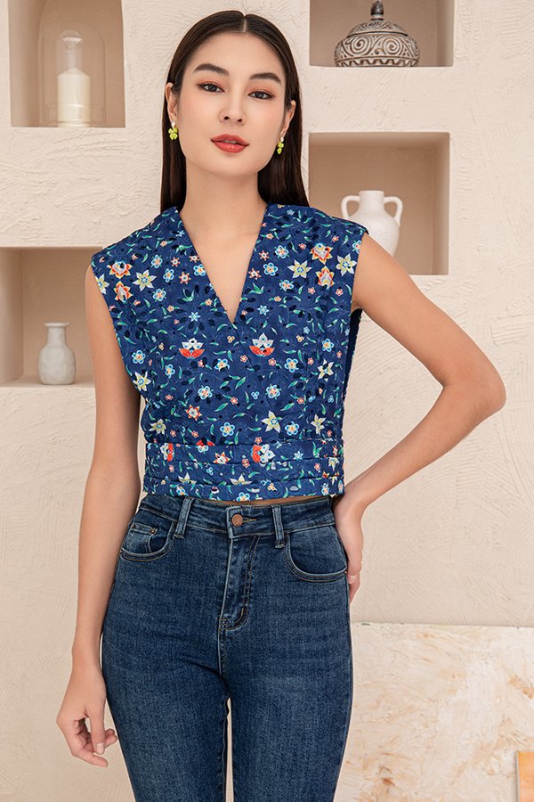 Rhoswen Eyelet V Neck Top (Navy Calico)