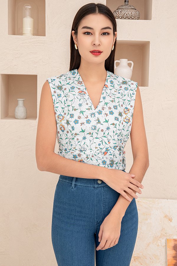 Rhoswen Eyelet V Neck Top (White Calico)