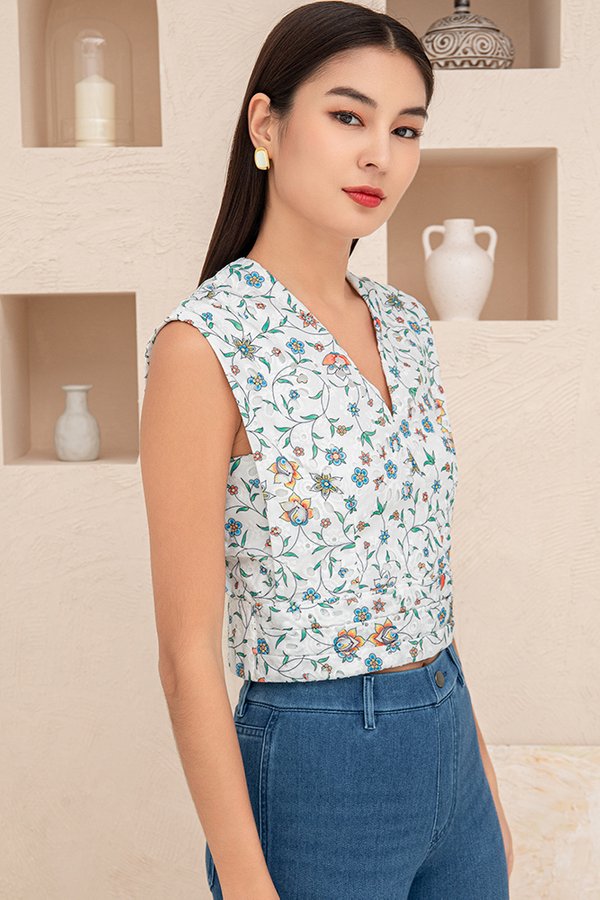 Rhoswen Eyelet V Neck Top (White Calico)