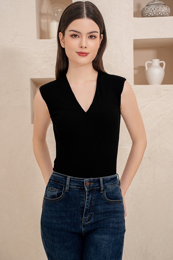 Bisbee Padded V Neck Top (Black)