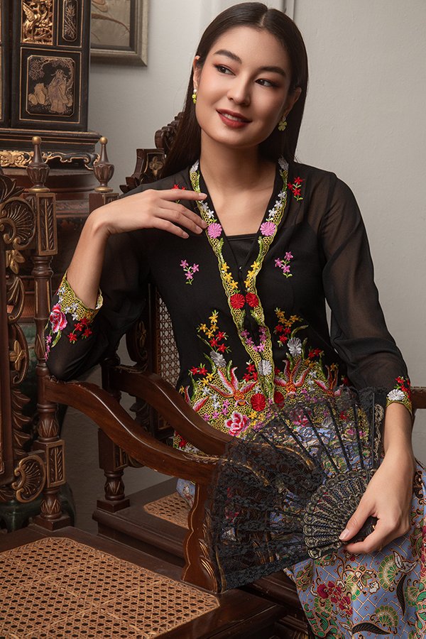 GOLDEN CASCADE EMBROIDERY NYONYA KEBAYA (OBSIDIAN BLACK)