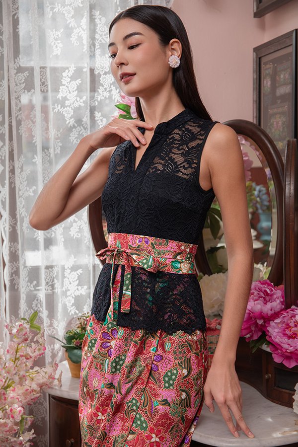 *BACKORDER* SAFIRA LACE KEBAYA TULIP DRESS (BLACK TERATAI)