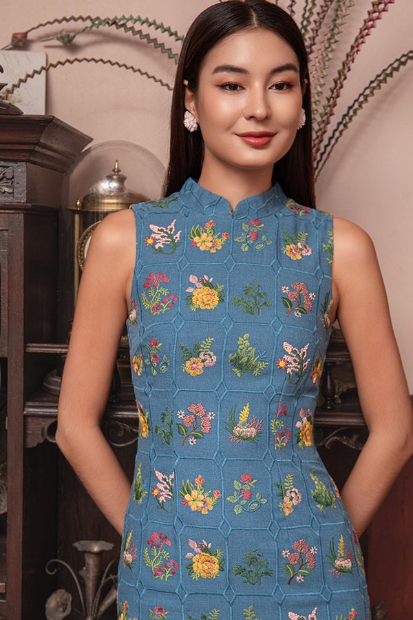 TAPESTRY OF FLOWERS EMBROIDERY CHEONGSAM DRESS (CERULEAN)