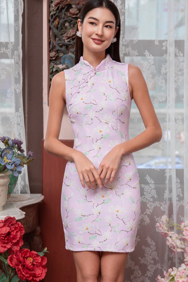 THE MAGNOLIA SKY CHEONGSAM DRESS (SWEET LILAC)