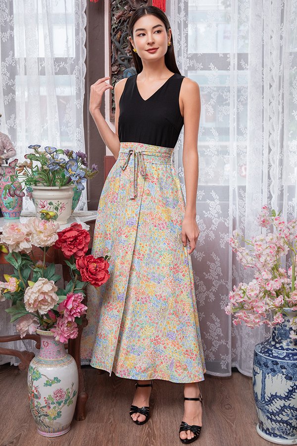 FEERIE FLORALE V NECK MAXI DRESS (BLACK)