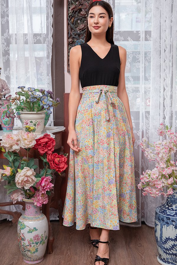 FEERIE FLORALE V NECK MAXI DRESS (BLACK)