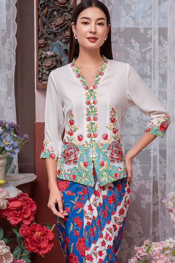 SACRED LION DANCE SINGLE LAYER NYONYA KEBAYA (WHITE)