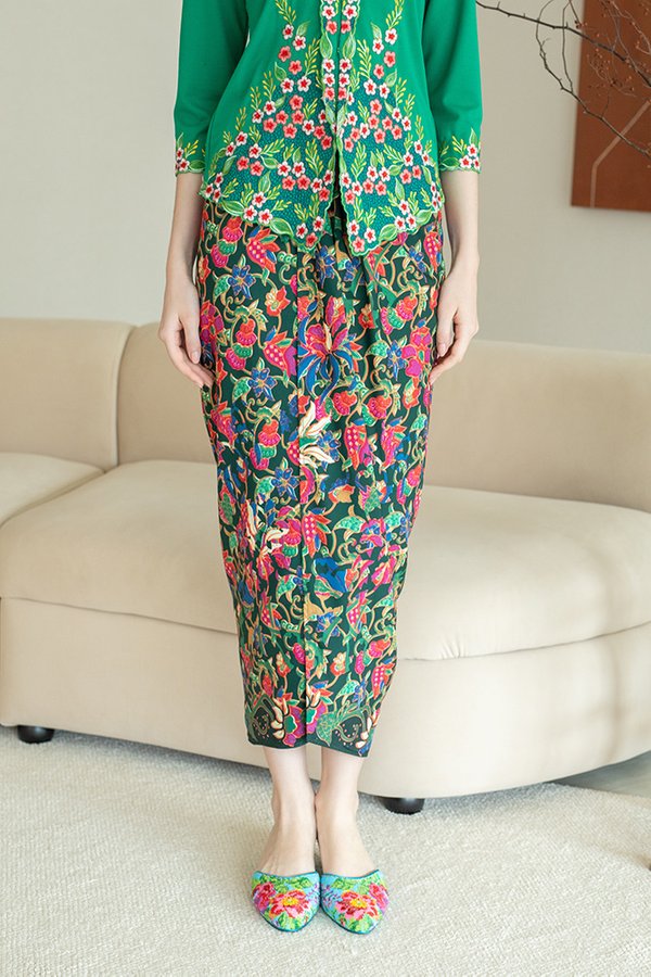 DWI PERTIWI BATIK NYONYA TULIP SKIRT (EMERALD GREEN)