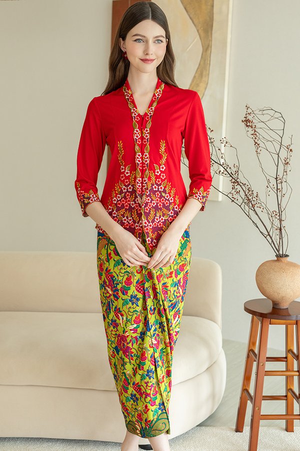 DWI KIRANA EMBROIDERY NYONYA KEBAYA (LADYBUG RED)