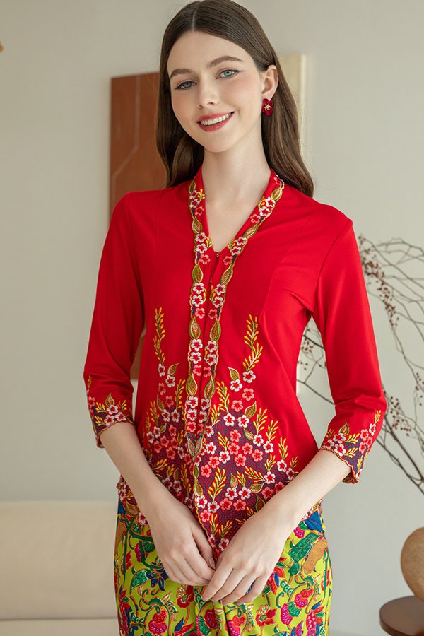 DWI KIRANA EMBROIDERY NYONYA KEBAYA (LADYBUG RED)