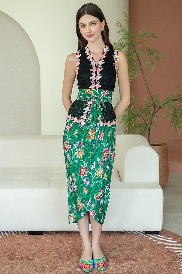 BIDADARI LUXE LACE KEBAYA DRESS (BLACK)