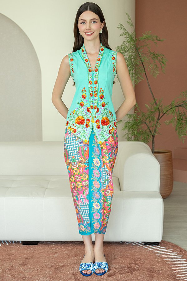 TARAKA NIRA BATIK NYONYA TULIP SKIRT (FUCHSIA)