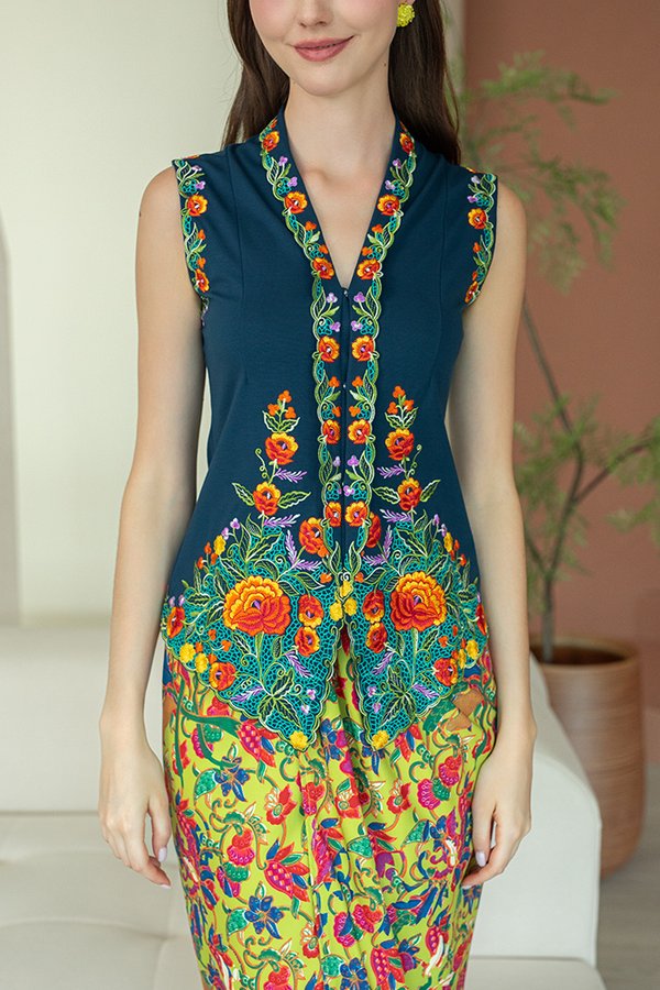BOTANI DIRAJA EMBROIDERY NYONYA KEBAYA (NAVY)