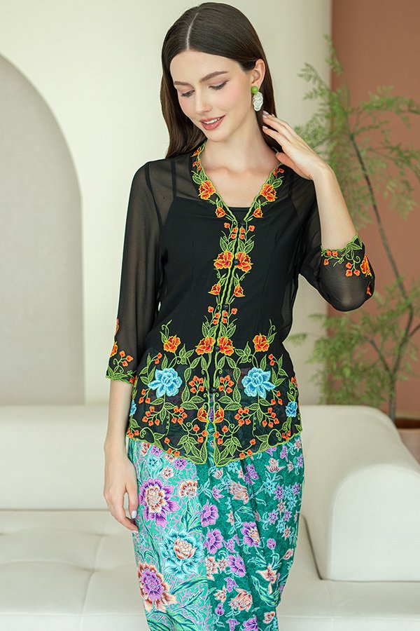 MEKAR SARI EMBROIDERY NYONYA KEBAYA (BLACK)