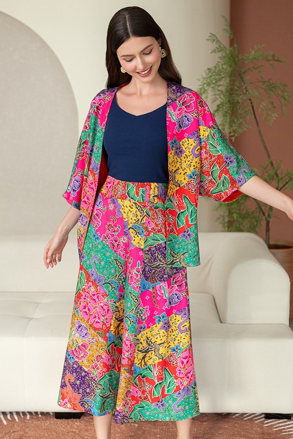 RHOSWEN PRINTED BATIK REVERSIBLE KIMONO JACKET (WARNA WISTERIA)