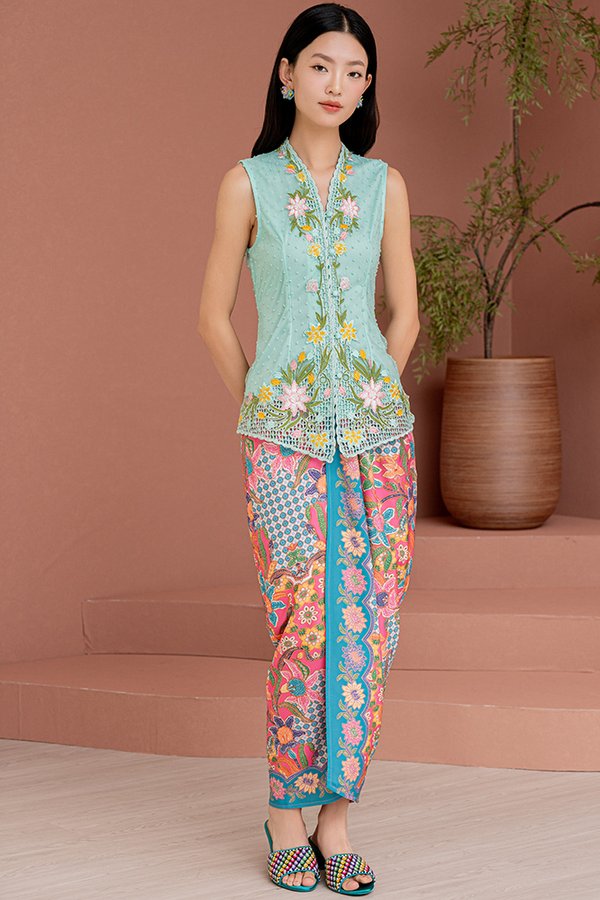 TARAKA NIRA BATIK NYONYA TULIP SKIRT (FUCHSIA)