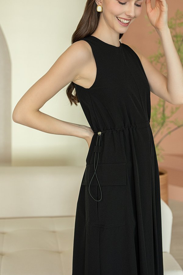 JUNO MIDI DRAWSTRING DRESS (BLACK)