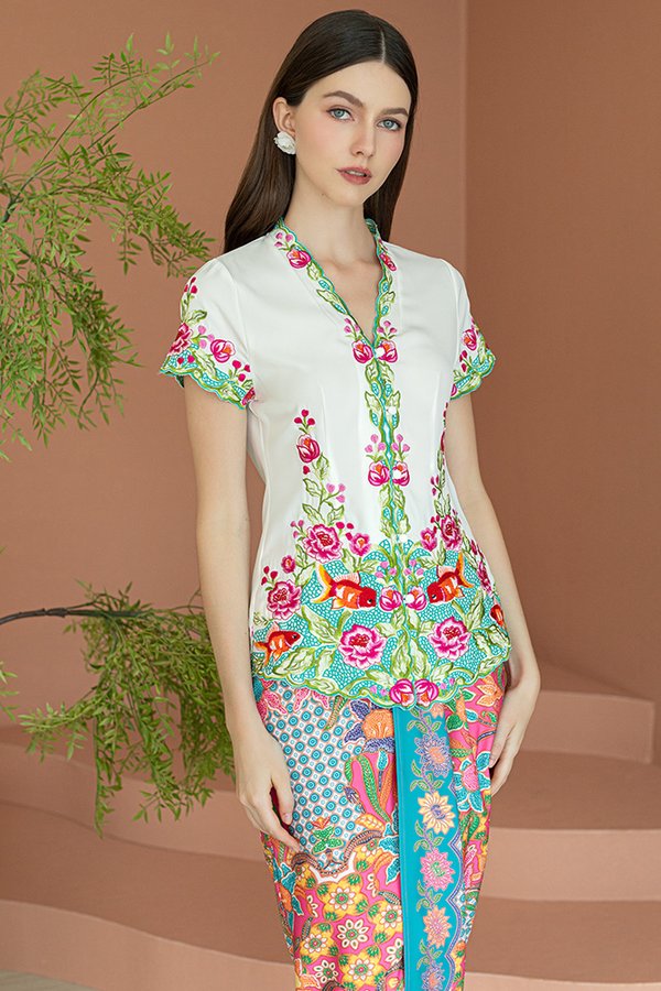 FLORAKAI EMBROIDERY NYONYA KEBAYA (WHITE)