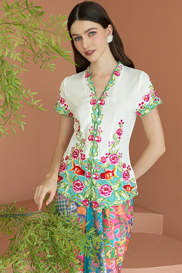 FLORAKAI EMBROIDERY NYONYA KEBAYA (WHITE)