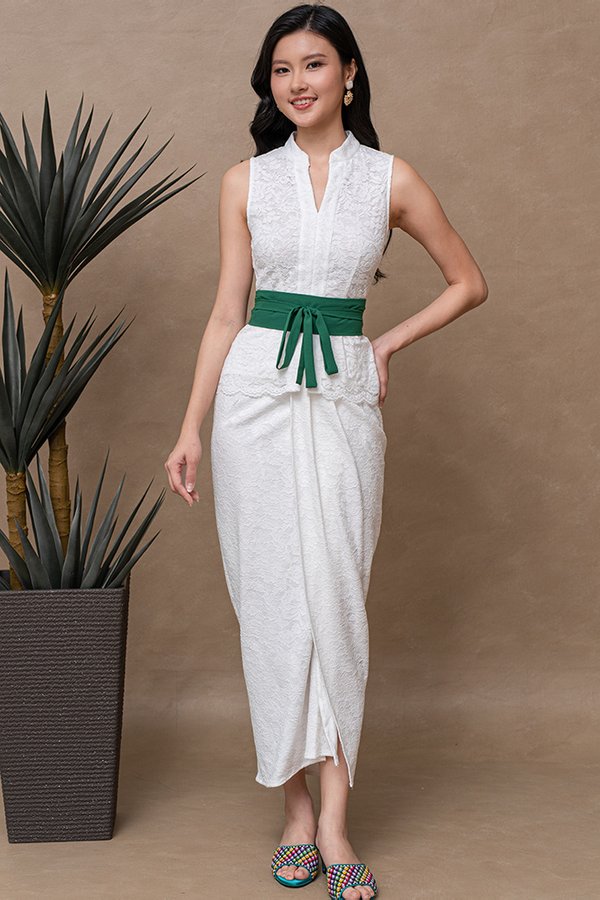 QISTINA LACE NYONYA SKIRT (WHITE)