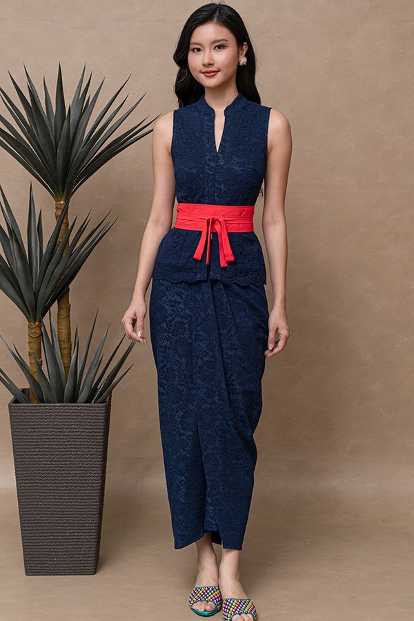 QISTINA LACE NYONYA SKIRT (NAVY)