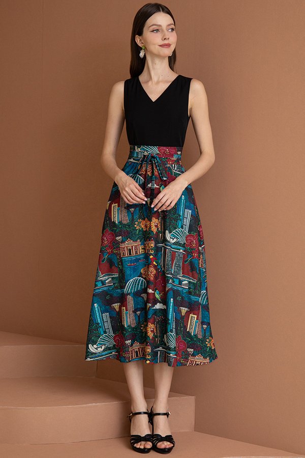REVERIE OF OUR LION CITY V NECK FLARE DRESS (BLACK)