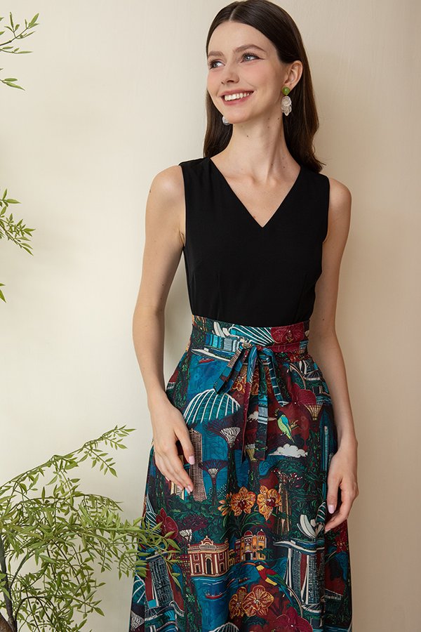 REVERIE OF OUR LION CITY V NECK FLARE DRESS (BLACK)
