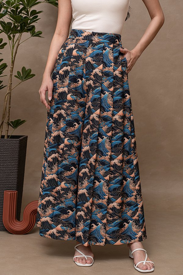 GREAT WAVES OF KANAGAWA PRINTED FLARE PANTS (BLACK)