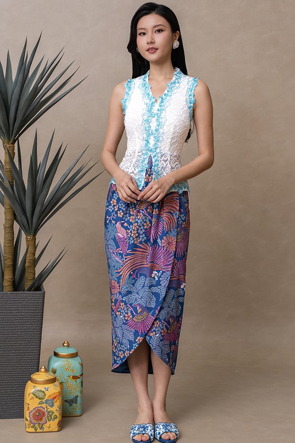 SALOMI LACE KEBAYA TULIP DRESS (WHITE)