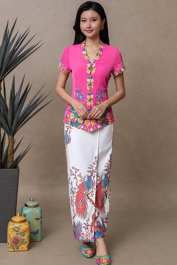 THE GRAND PEACOCK BATIK NYONYA SKIRT (WHITE)