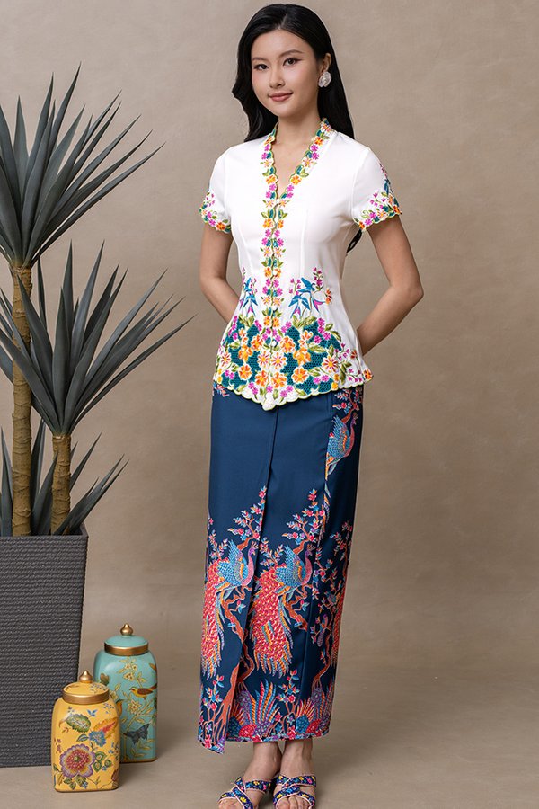 THE GRAND PEACOCK BATIK NYONYA SKIRT (NAVY)