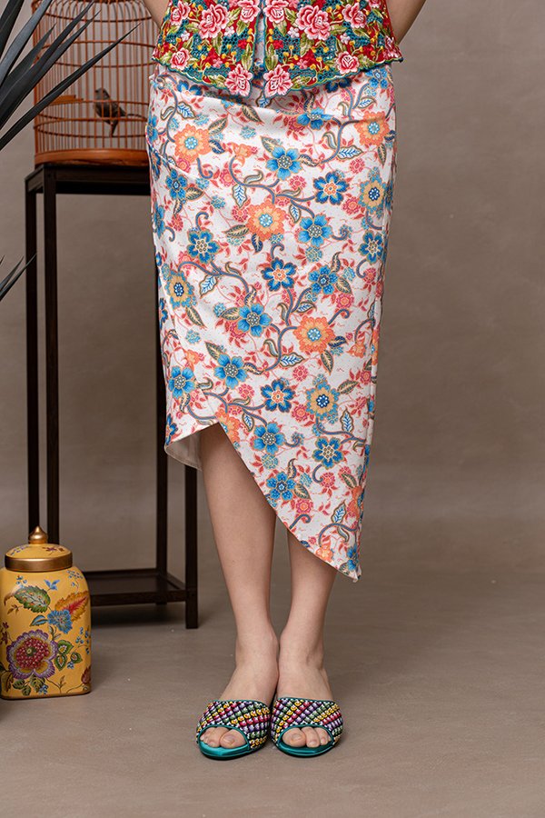 TERATAI INDAH BATIK ASYMMETRICAL RUCHED SKIRT (WHITE)