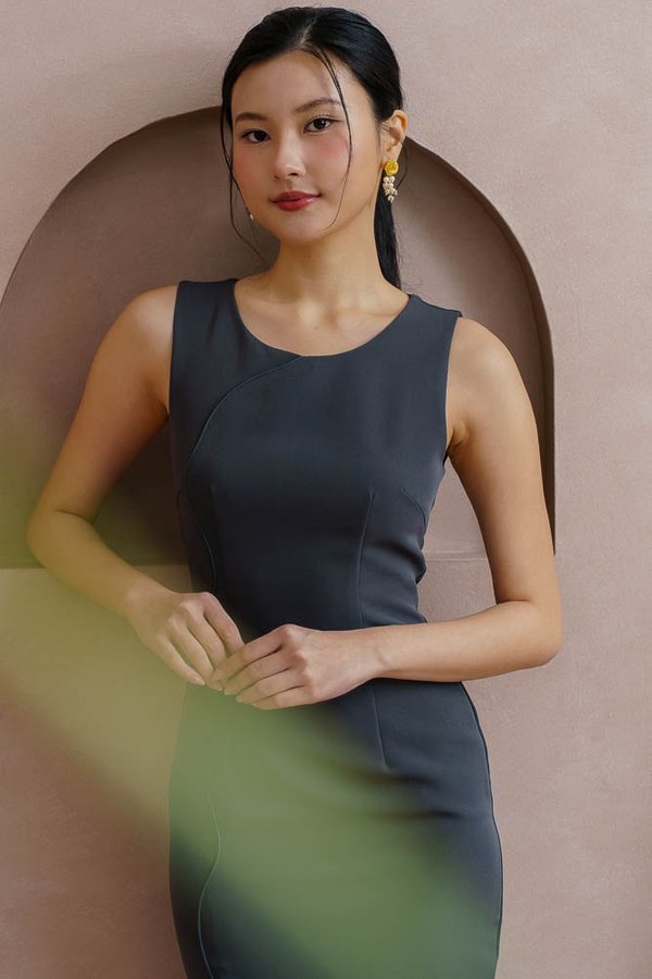 OCTAVIA WAVY SLIT DRESS (COOL GRAY) OCTAVIA WAVY SLIT DRESS (COOL GRAY)