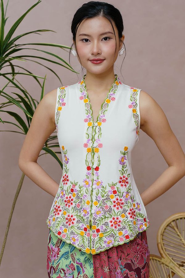 MAHKOTA DEWA EMBROIDERY NYONYA KEBAYA (WHITE)