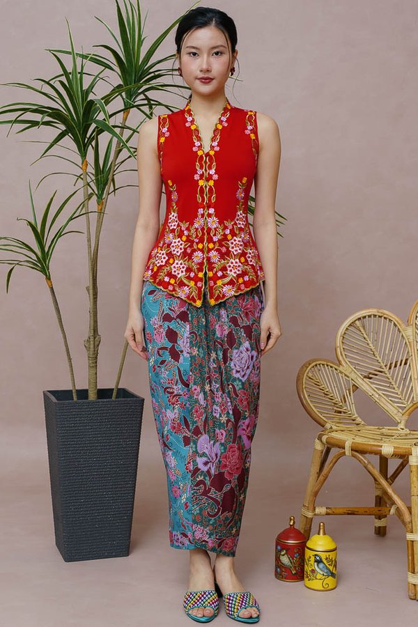 MAHKOTA DEWA EMBROIDERY NYONYA KEBAYA (CRIMSON RED)