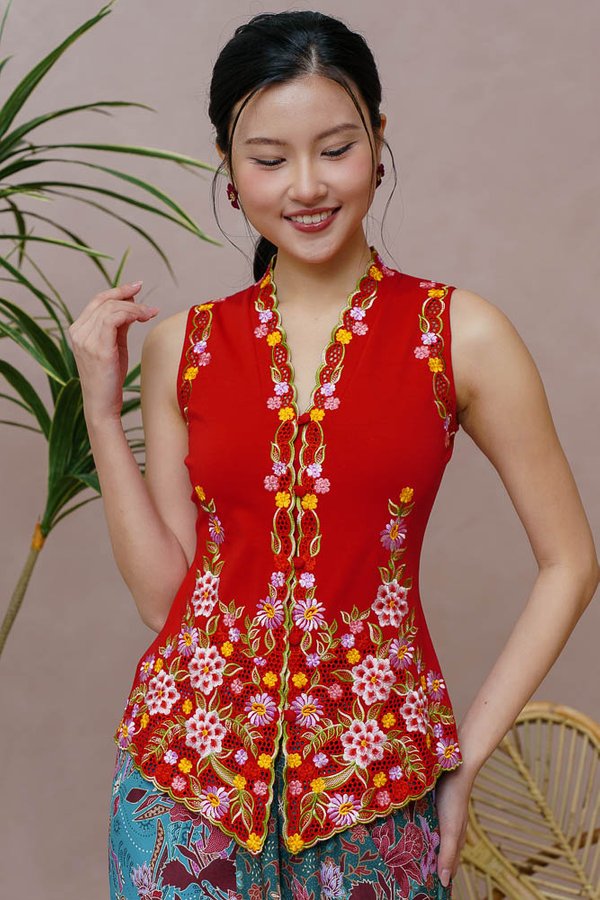 MAHKOTA DEWA EMBROIDERY NYONYA KEBAYA (CRIMSON RED)
