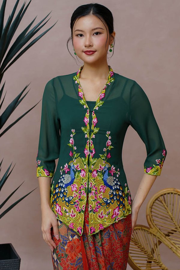 THE GOLDEN CREST EMBROIDERY NYONYA KEBAYA (EMERALD GREEN)