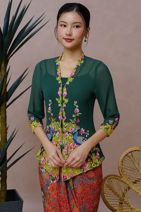 THE GOLDEN CREST EMBROIDERY NYONYA KEBAYA (EMERALD GREEN)