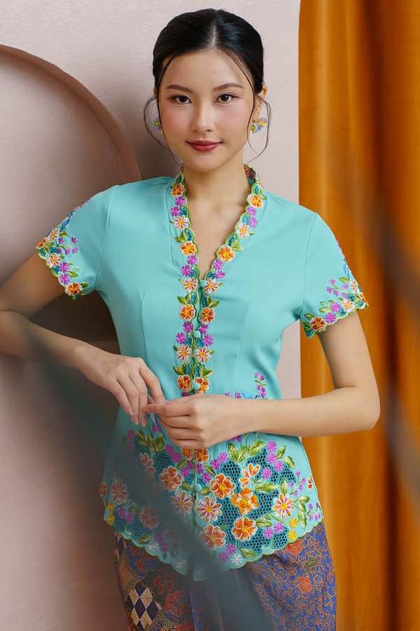 SONG OF THE SWALLOW EMBROIDERY NYONYA KEBAYA (MENTHE)