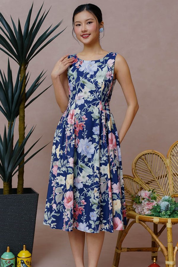 FLORENCE FLORAL FLARE DRESS (NAVY) FLORENCE FLORAL FLARE DRESS (NAVY)