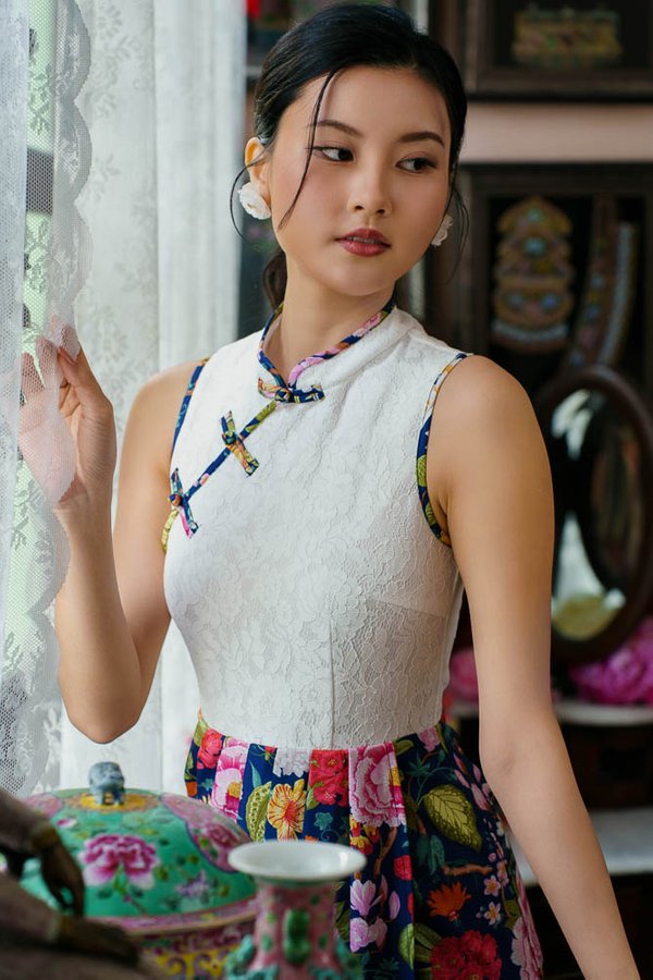 THE LANGUAGE OF FLOWERS LACE CHEONGSAM DRESS (WHITE)
