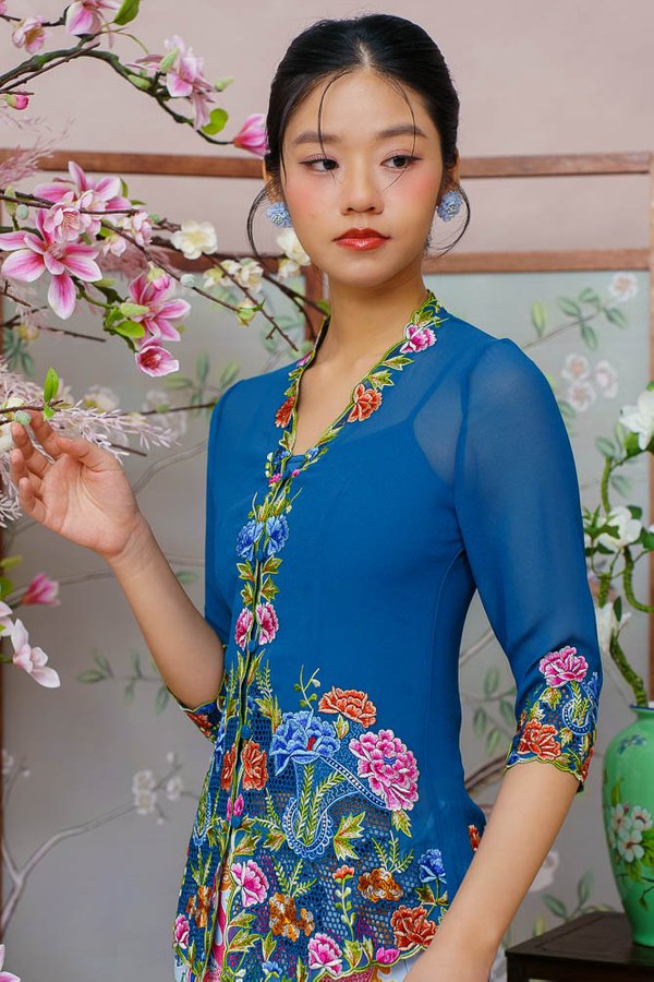 CELESTIAL BLOOM EMBROIDERY NYONYA KEBAYA (TEAL BLUE)