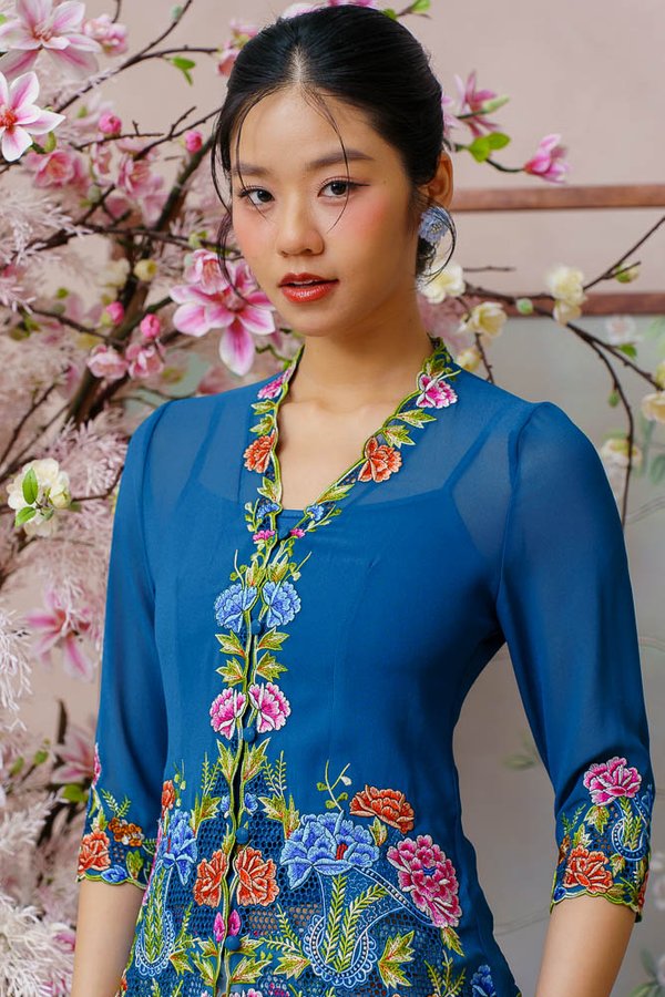 CELESTIAL BLOOM EMBROIDERY NYONYA KEBAYA (TEAL BLUE)