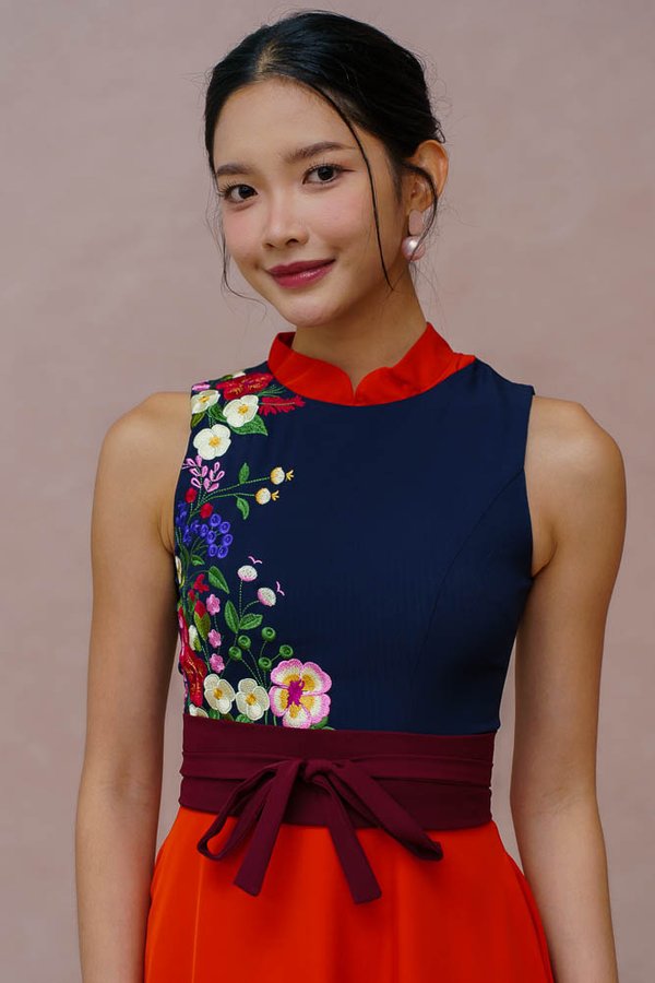 FLOREA SONATA EMBROIDERY CHEONGSAM DRESS (NAVY EMBER)
