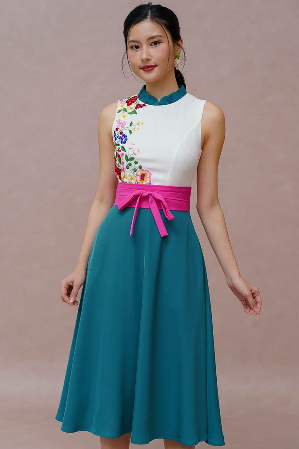 FLOREA SONATA EMBROIDERY CHEONGSAM DRESS (WHITE VERDANT)