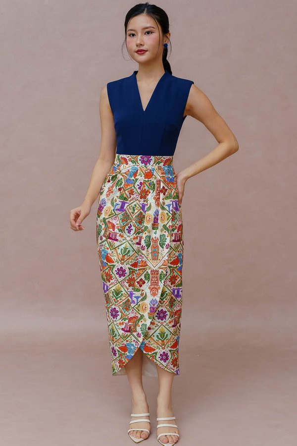 OUR GARDEN CITY BATIK V-NECK DRESS (NAVY)