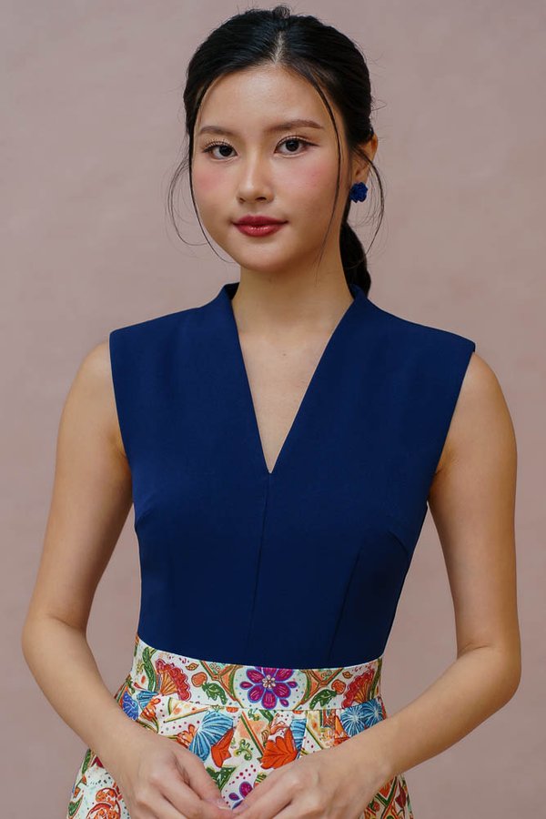 OUR GARDEN CITY BATIK V-NECK DRESS (NAVY)